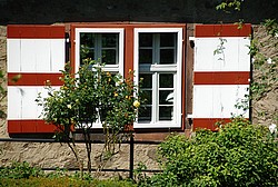 Fenster mit einem Holzladen